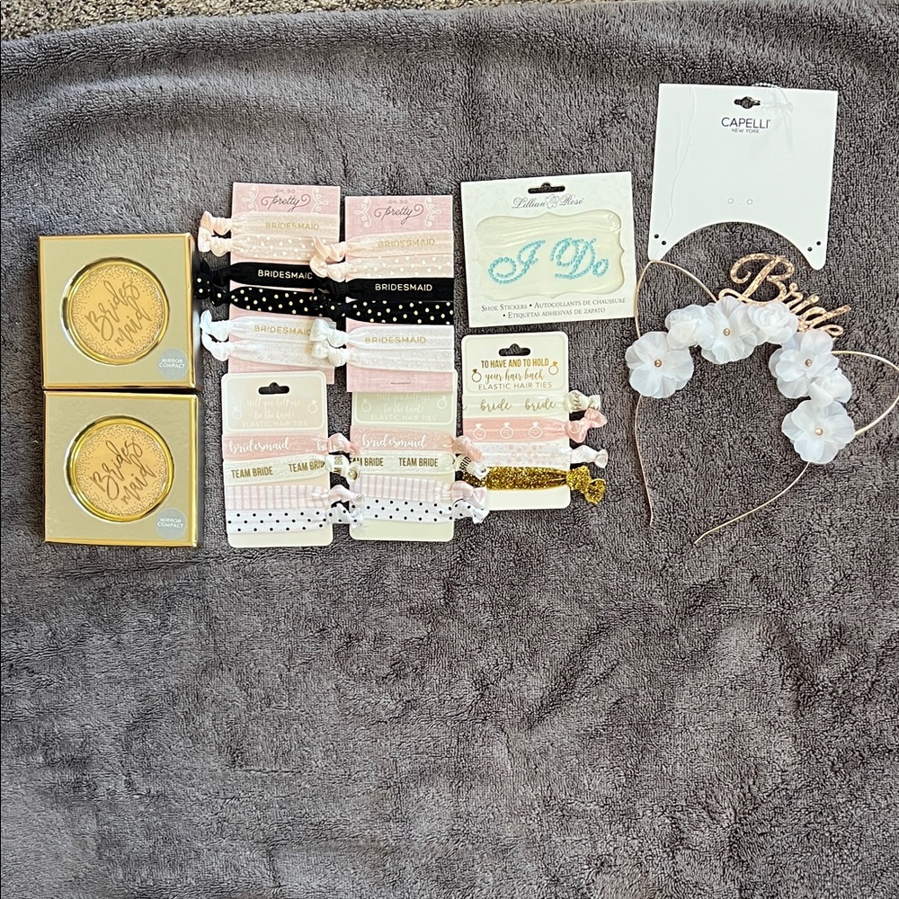 Bridal Hair Accessories and mirror compact bundle - White and Gold.